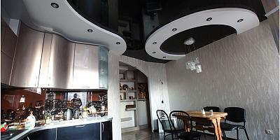 Двухуровневый натяжной потолок на кухню