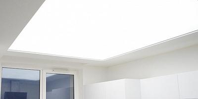 Светопроводящий натяжной потолок на кухню